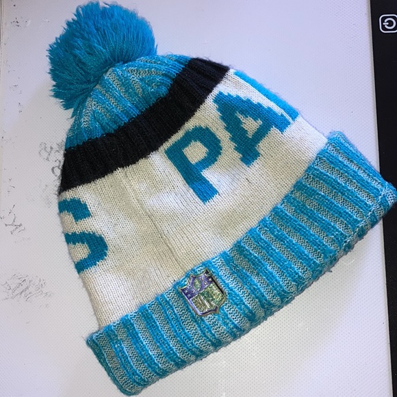 New Era Carolina Panthers toboggan - Picture 2 of 5
